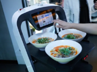 送餐机器人顾客为何如此喜欢？